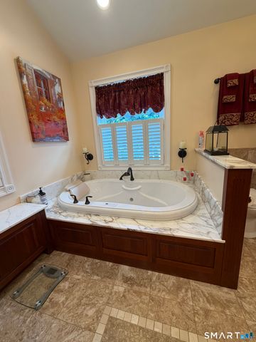 69 Sunnyside Court, Milford, CT 06460