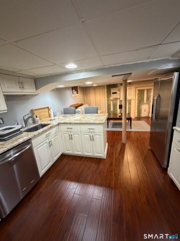 69 Sunnyside Court, Milford, CT 06460
