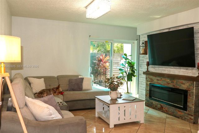 400 NW 107th Ave 10C, Miami, FL 33172