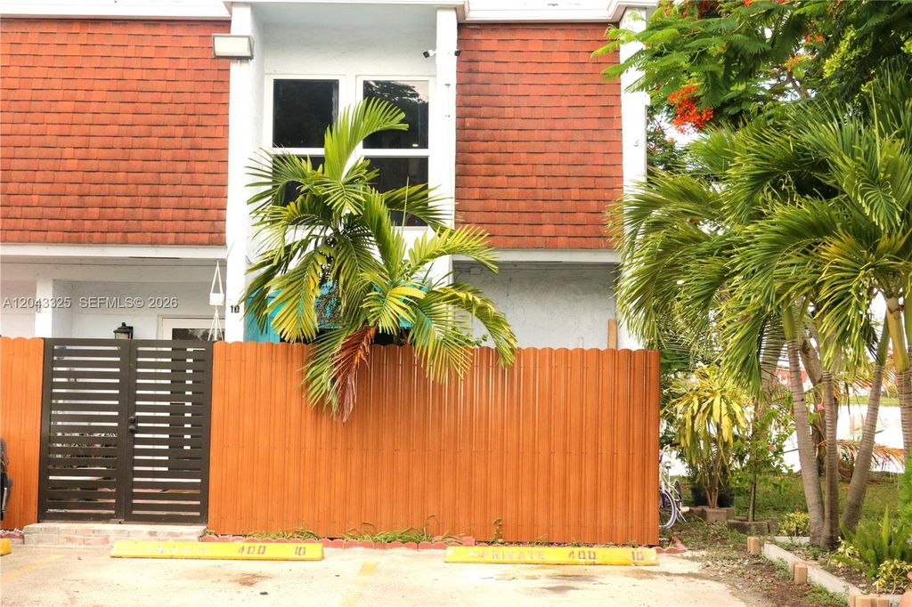 400 NW 107th Ave 10C, Miami, FL 33172