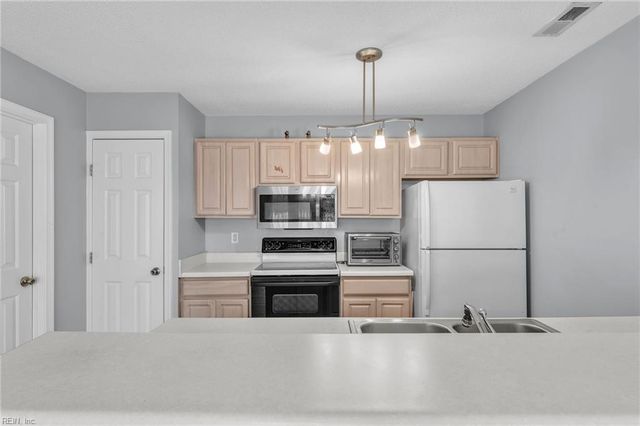 202 Westgate CIR, Williamsburg, VA 23185