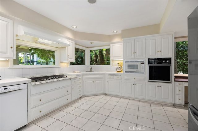 2086 Playa Road, Carlsbad, CA 92009