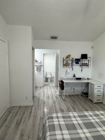 1518 Royal Forest Court, Palm Springs, FL 33406