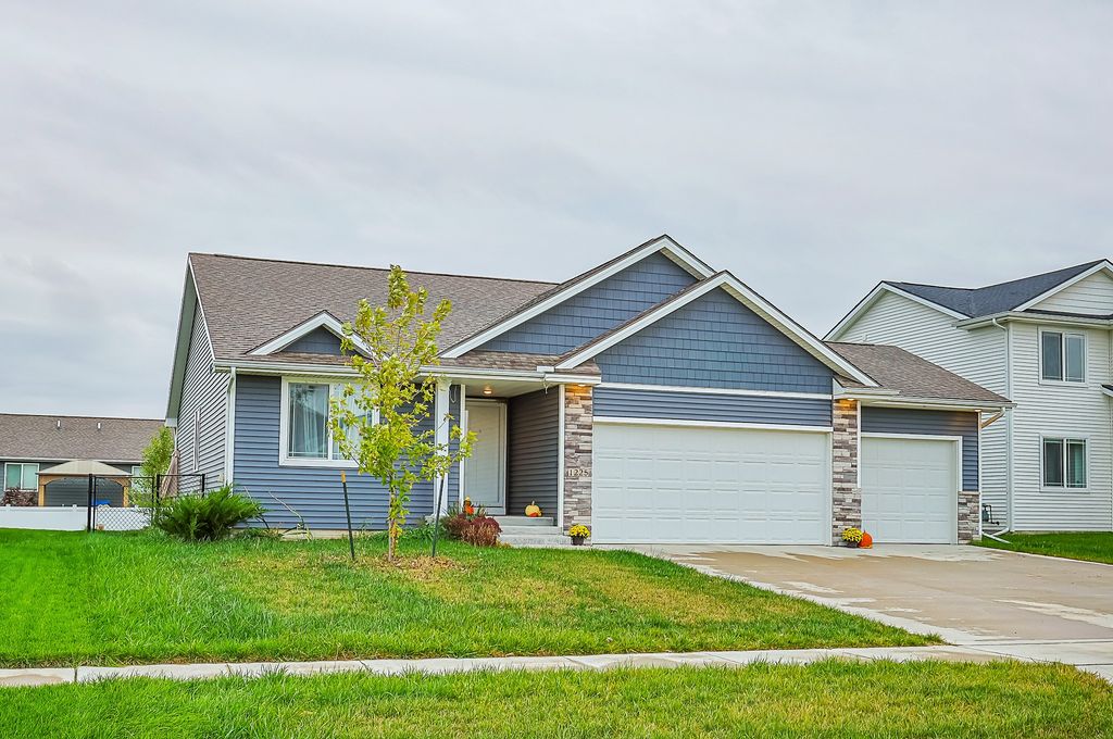 1225 Cedar Street, Waukee, IA 50263
