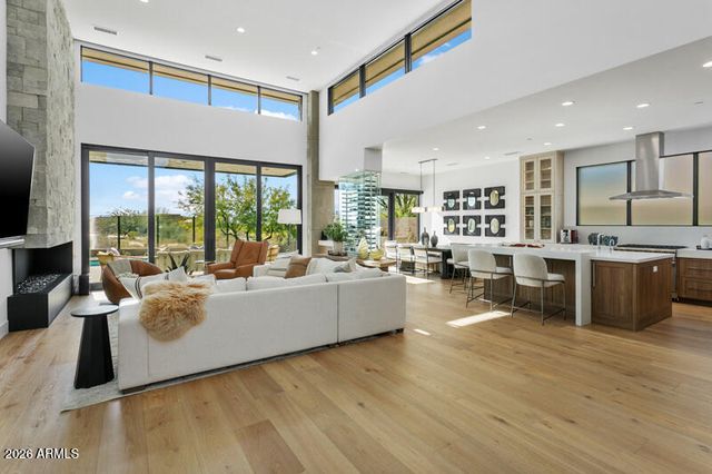 37200 N CAVE CREEK Road 1019, Scottsdale, AZ 85262