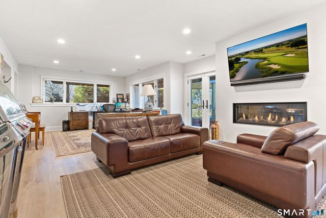 15 Linden Shores 15, Branford, CT 06405