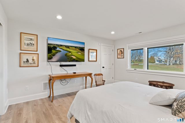 15 Linden Shores 15, Branford, CT 06405