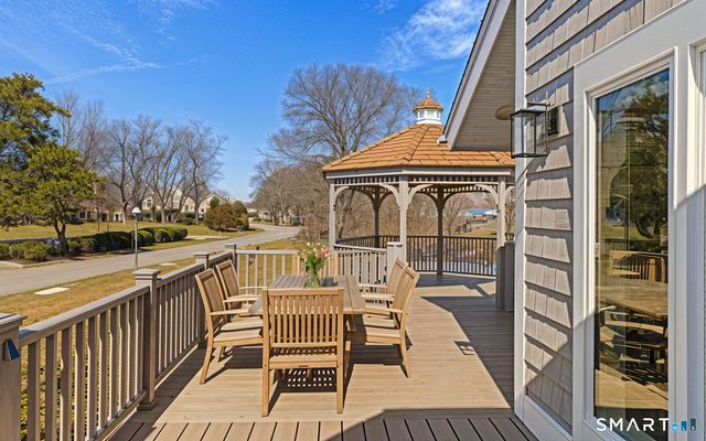 15 Linden Shores 15, Branford, CT 06405
