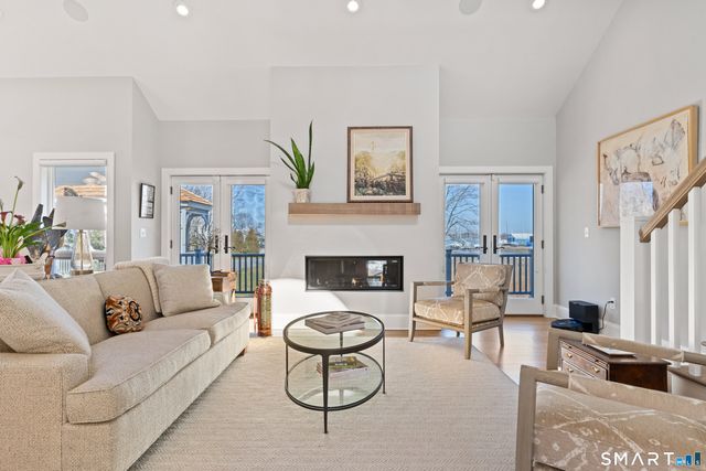 15 Linden Shores 15, Branford, CT 06405