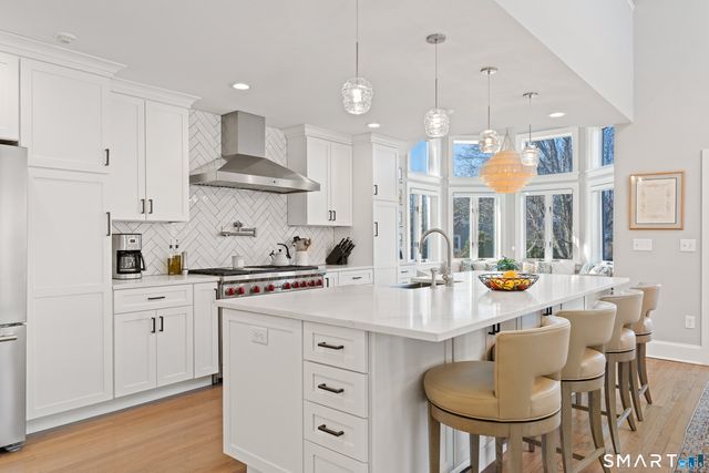 15 Linden Shores 15, Branford, CT 06405