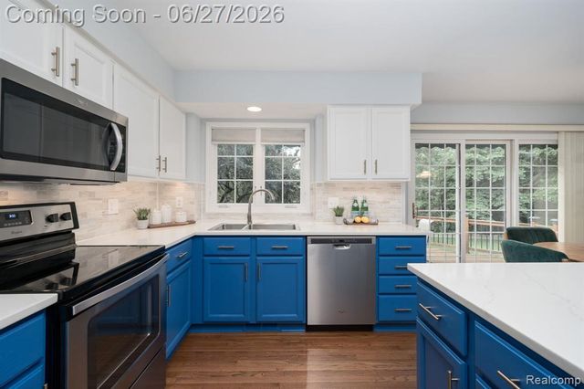3715 Rolling Hills Court, Lake Orion, MI 48359