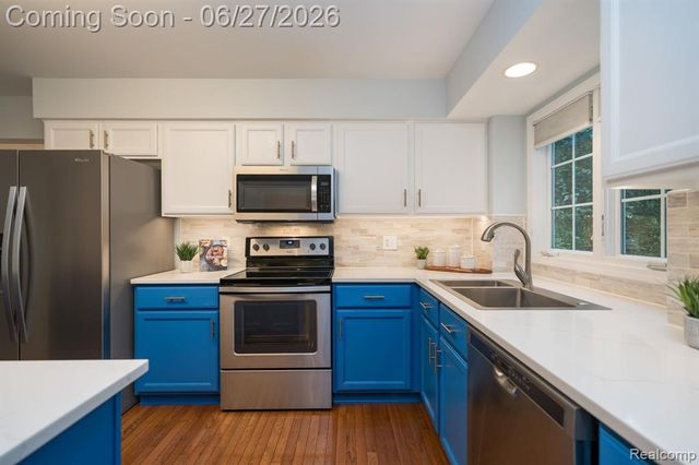 3715 Rolling Hills Court, Lake Orion, MI 48359