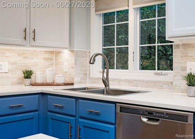 3715 Rolling Hills Court, Lake Orion, MI 48359