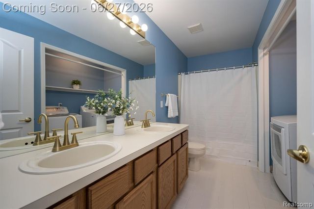 3715 Rolling Hills Court, Lake Orion, MI 48359