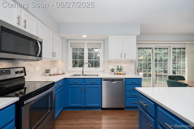 3715 Rolling Hills Court, Lake Orion, MI 48359