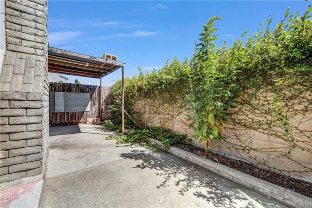 4828 W 5th E, Santa Ana, CA 92703