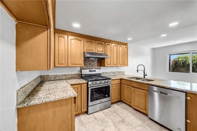 4828 W 5th E, Santa Ana, CA 92703