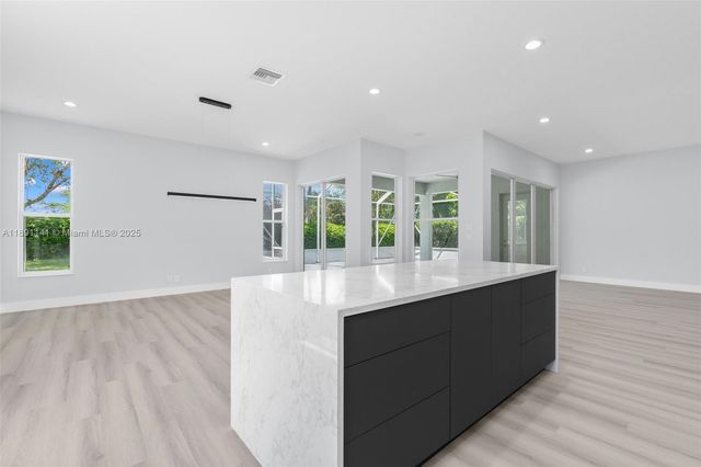 4629 Mariners Cove Dr, Wellington, FL 33449
