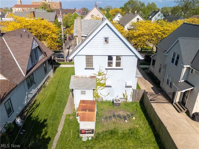 2016 Halstead Avenue, Lakewood, OH 44107