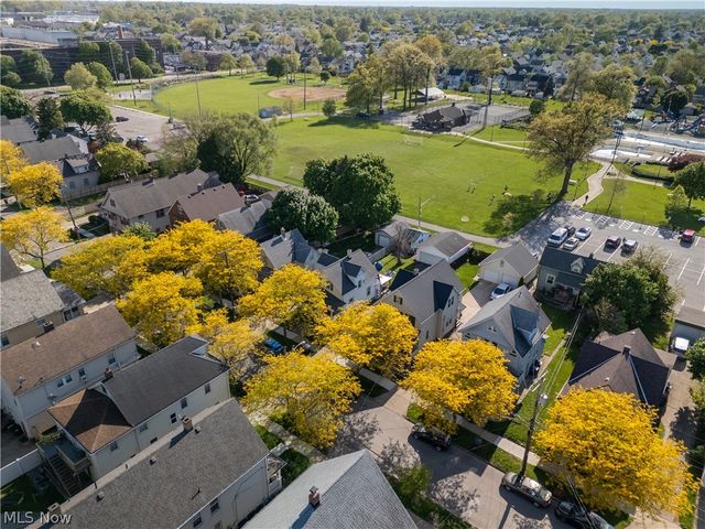 2016 Halstead Avenue, Lakewood, OH 44107