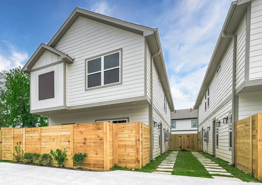 787 Fortune Street B, Houston, TX 77088