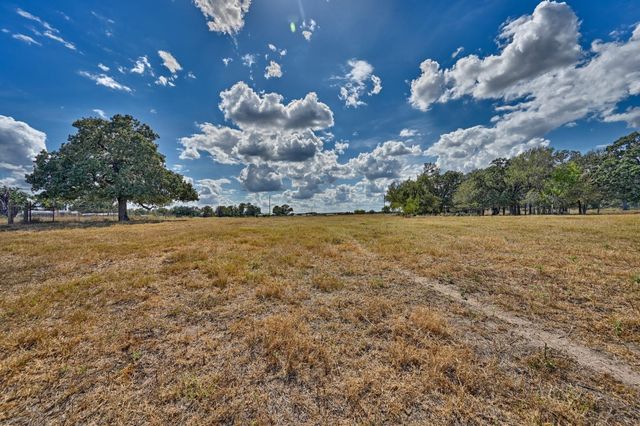 2443 E State Highway 71 ByPass, La Grange, TX 78945