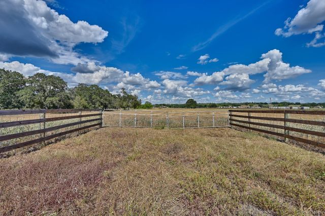 2443 E State Highway 71 ByPass, La Grange, TX 78945