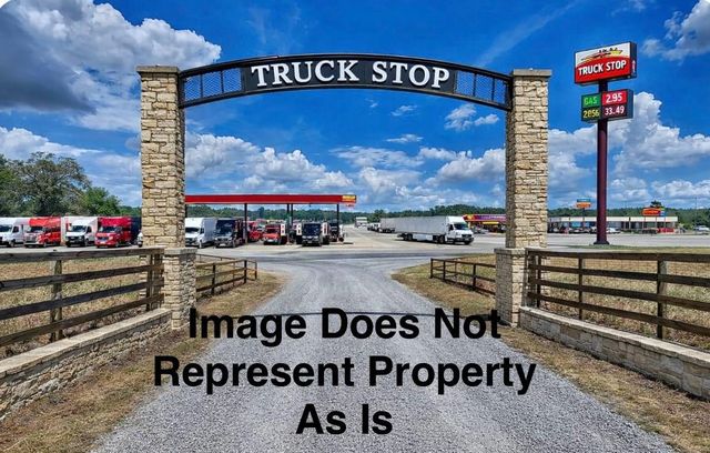 2443 E State Highway 71 ByPass, La Grange, TX 78945