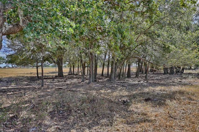 2443 E State Highway 71 ByPass, La Grange, TX 78945