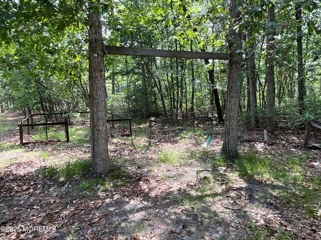 5 Porter Road, Howell, NJ 07731