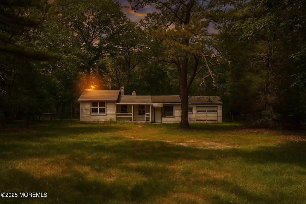 5 Porter Road, Howell, NJ 07731