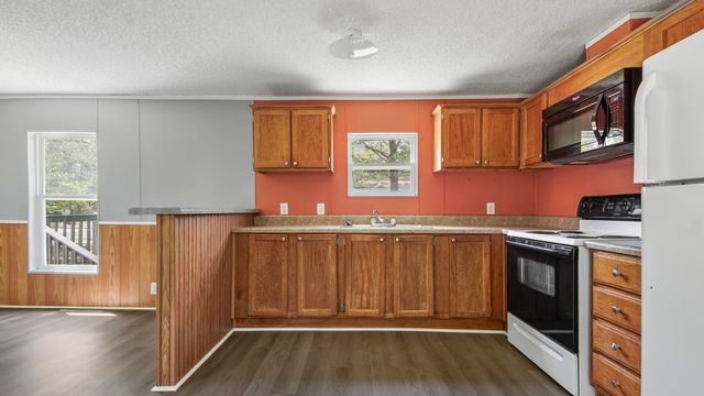 143 Honeysuckle Street, Defuniak Springs, FL 32433