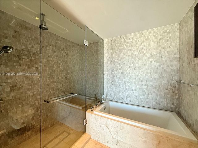 88 SW 7th St 1808, Miami, FL 33130