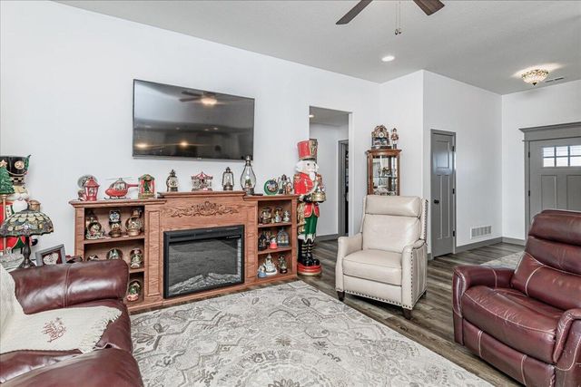 4900 DEMOCRACY DR, Ashland, MO 65010