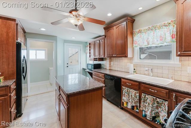 1586 W Troy Street, Ferndale, MI 48220