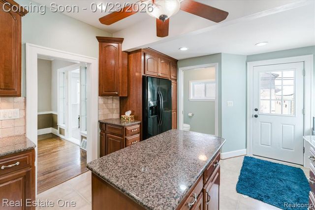 1586 W Troy Street, Ferndale, MI 48220