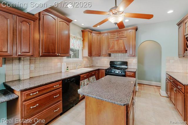 1586 W Troy Street, Ferndale, MI 48220