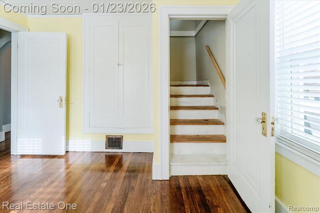 1586 W Troy Street, Ferndale, MI 48220