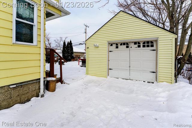 1586 W Troy Street, Ferndale, MI 48220