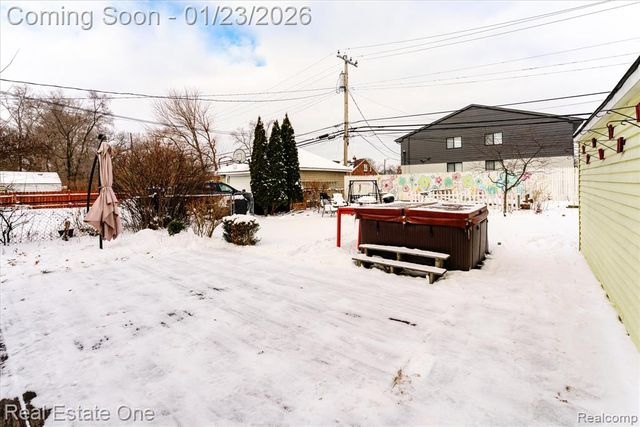 1586 W Troy Street, Ferndale, MI 48220