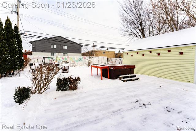 1586 W Troy Street, Ferndale, MI 48220