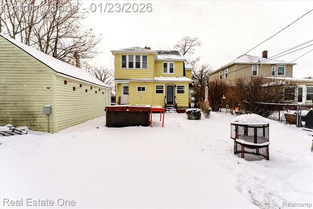 1586 W Troy Street, Ferndale, MI 48220
