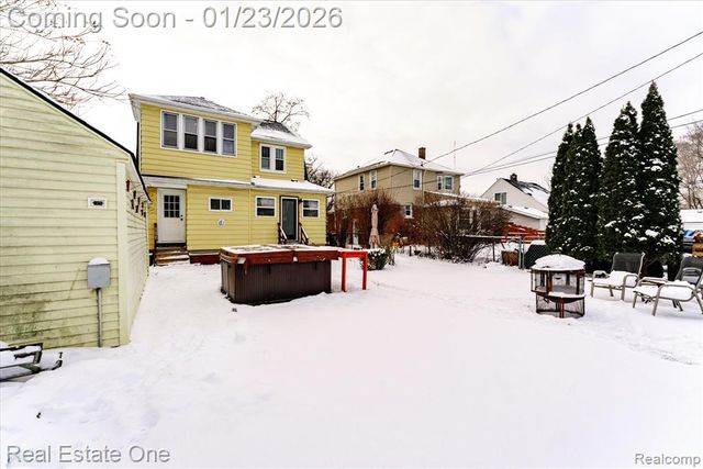 1586 W Troy Street, Ferndale, MI 48220