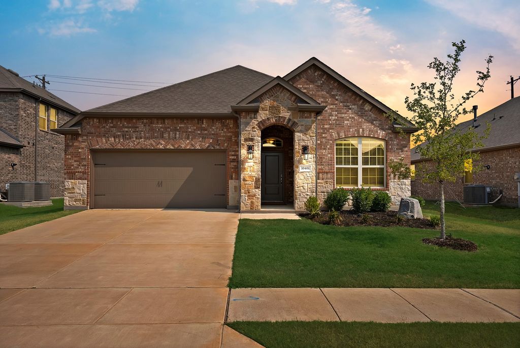 10401 Table Bluff Street, Aubrey, TX 76227