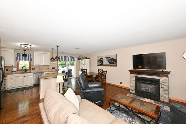 1021 Eton COURT, Hartland, WI 53029