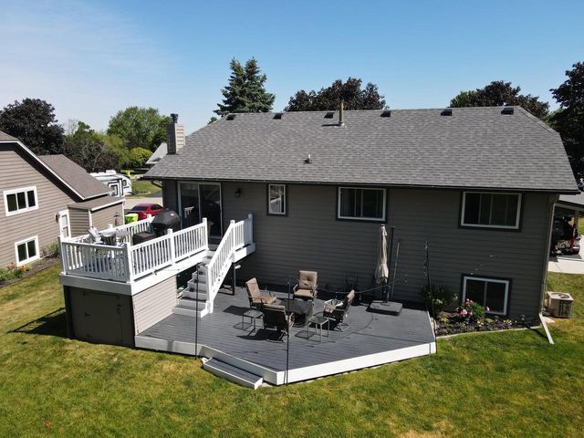 1021 Eton COURT, Hartland, WI 53029