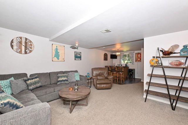 1021 Eton COURT, Hartland, WI 53029