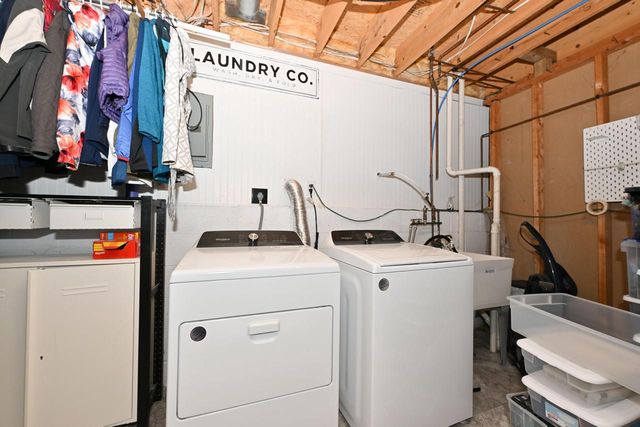 1021 Eton COURT, Hartland, WI 53029