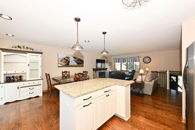 1021 Eton COURT, Hartland, WI 53029