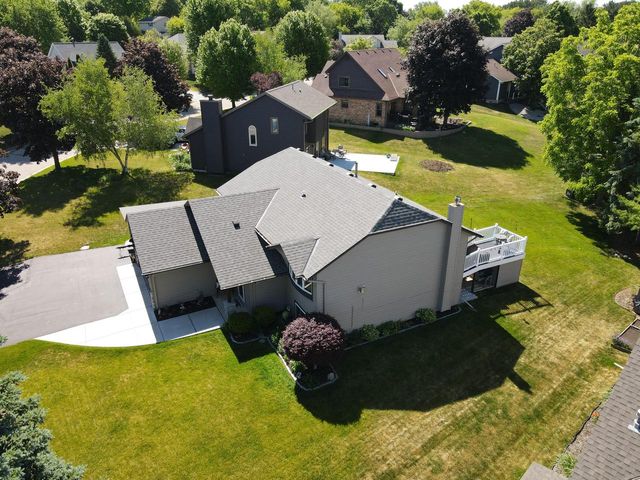 1021 Eton COURT, Hartland, WI 53029